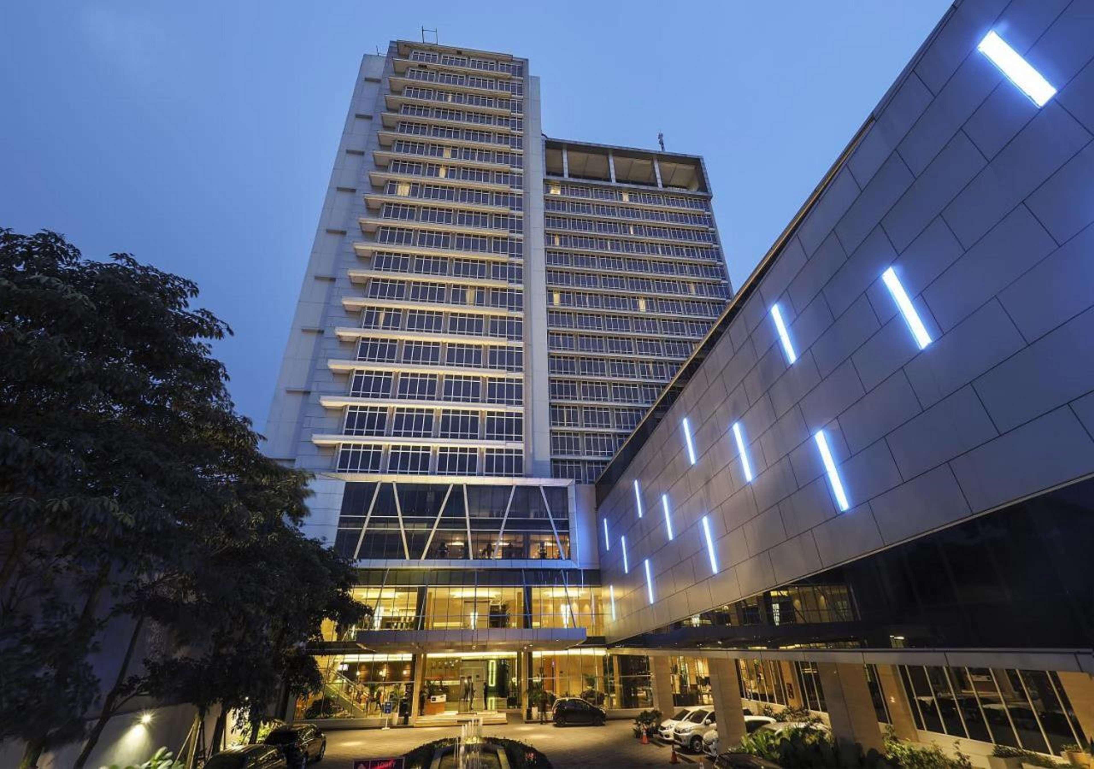 Grand Mercure Solo Baru Екстер'єр фото