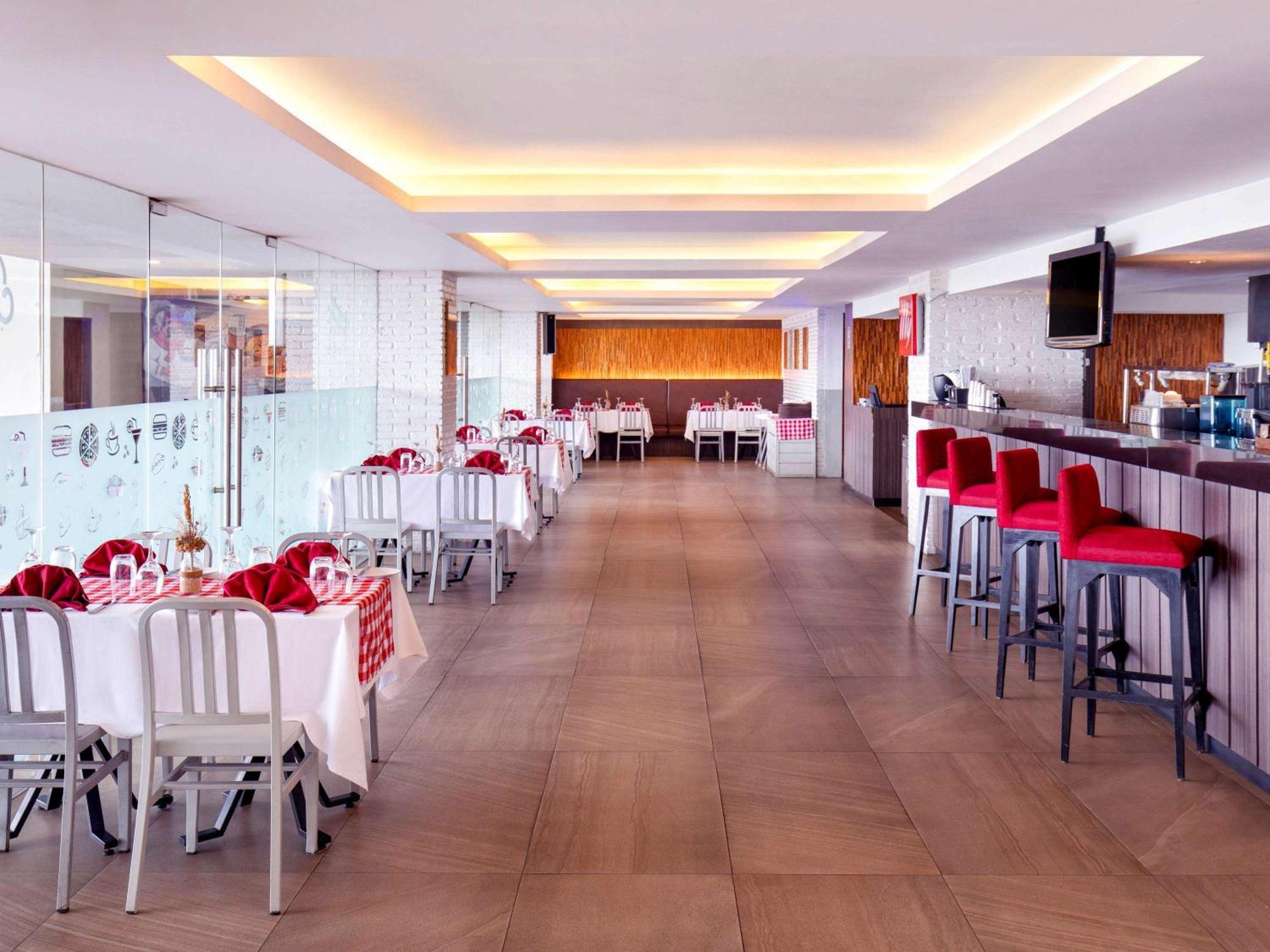 Grand Mercure Solo Baru Екстер'єр фото
