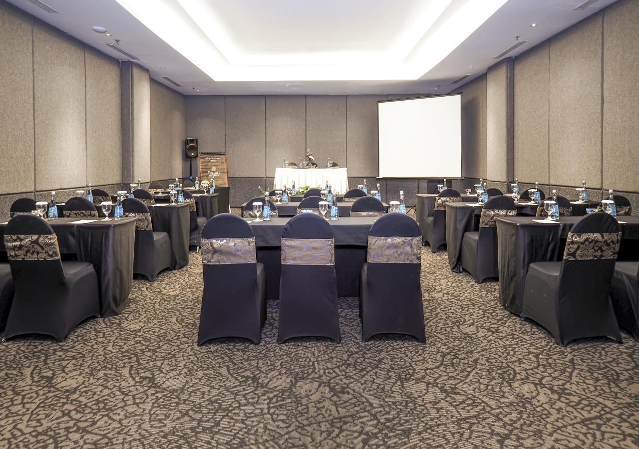 Grand Mercure Solo Baru Екстер'єр фото
